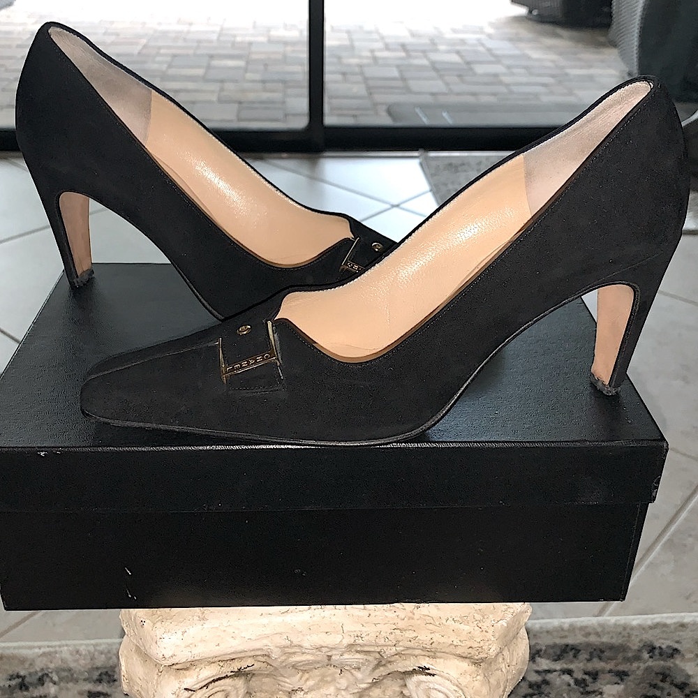CHANEL Classic Suede Pumps - Picture 3 of 16